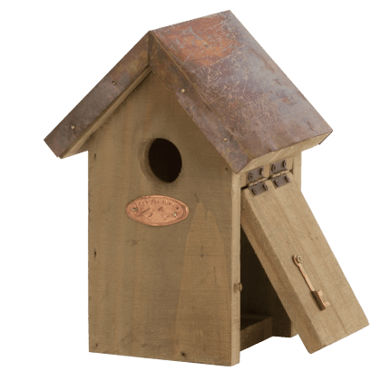 Houten vogelhuisje king met koperkleurig dak voor winterkoning vogelhuisje.